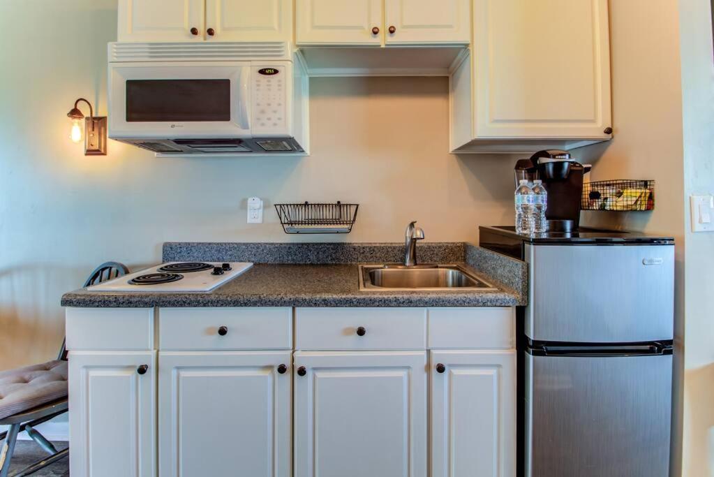 Appartamento Kraken'S Den * Oceanview * Steps To Ocean * Pool Carolina Beach Esterno foto