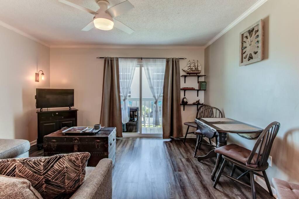 Appartamento Kraken'S Den * Oceanview * Steps To Ocean * Pool Carolina Beach Esterno foto