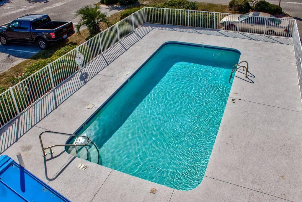 Appartamento Kraken'S Den * Oceanview * Steps To Ocean * Pool Carolina Beach Esterno foto