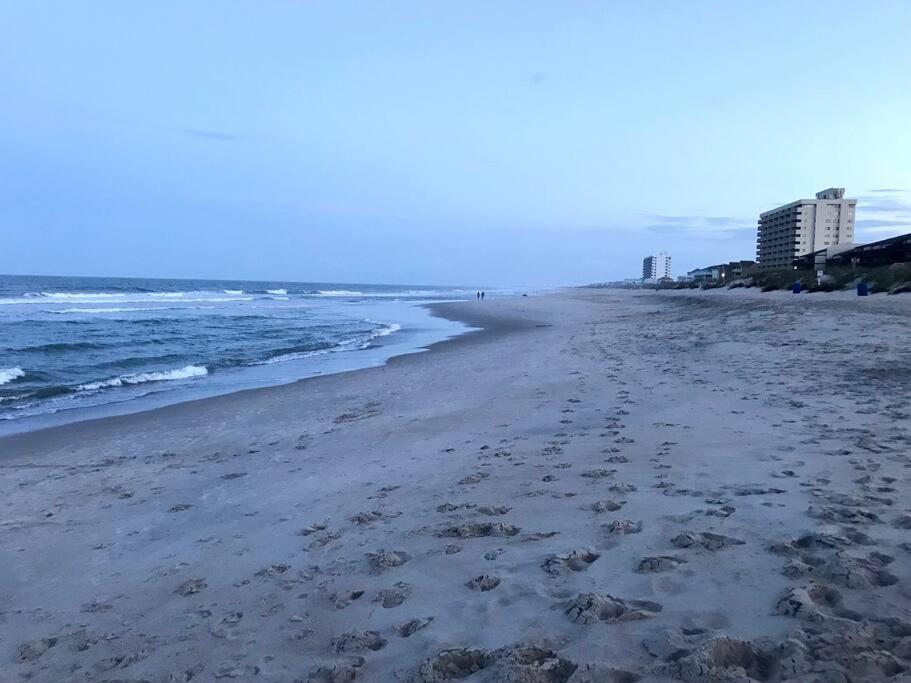 Appartamento Kraken'S Den * Oceanview * Steps To Ocean * Pool Carolina Beach Esterno foto