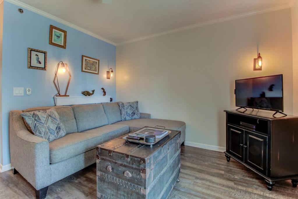 Appartamento Kraken'S Den * Oceanview * Steps To Ocean * Pool Carolina Beach Esterno foto