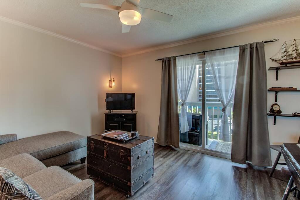 Appartamento Kraken'S Den * Oceanview * Steps To Ocean * Pool Carolina Beach Esterno foto