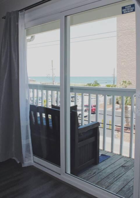 Appartamento Kraken'S Den * Oceanview * Steps To Ocean * Pool Carolina Beach Esterno foto