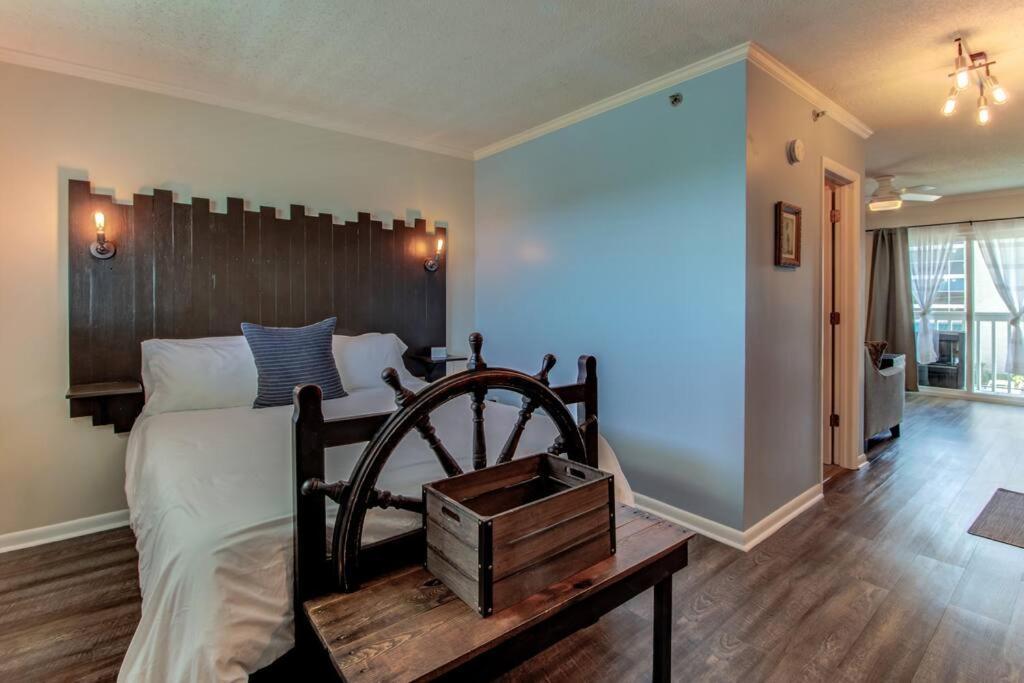 Appartamento Kraken'S Den * Oceanview * Steps To Ocean * Pool Carolina Beach Esterno foto