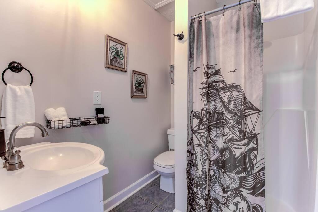 Appartamento Kraken'S Den * Oceanview * Steps To Ocean * Pool Carolina Beach Esterno foto