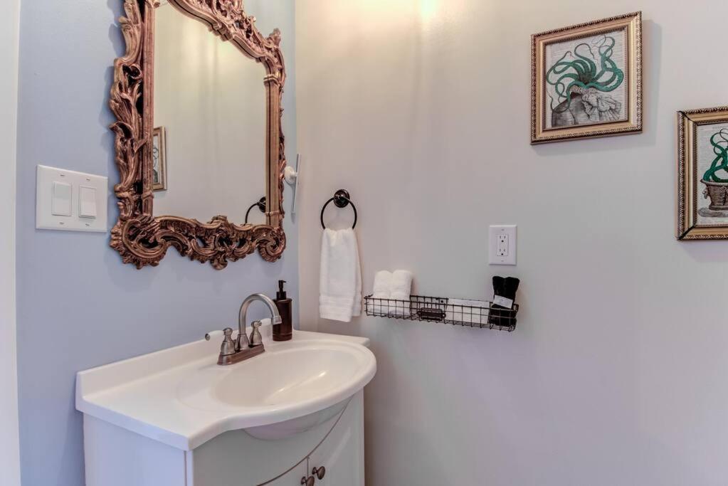 Appartamento Kraken'S Den * Oceanview * Steps To Ocean * Pool Carolina Beach Esterno foto