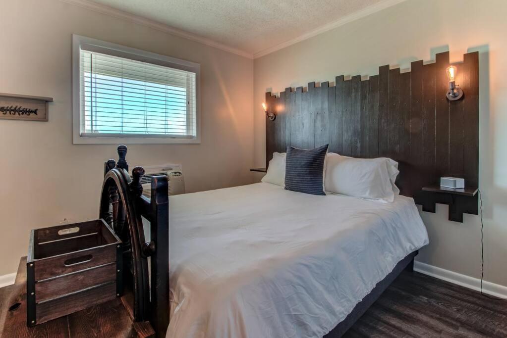 Appartamento Kraken'S Den * Oceanview * Steps To Ocean * Pool Carolina Beach Esterno foto