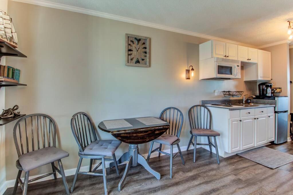 Appartamento Kraken'S Den * Oceanview * Steps To Ocean * Pool Carolina Beach Esterno foto