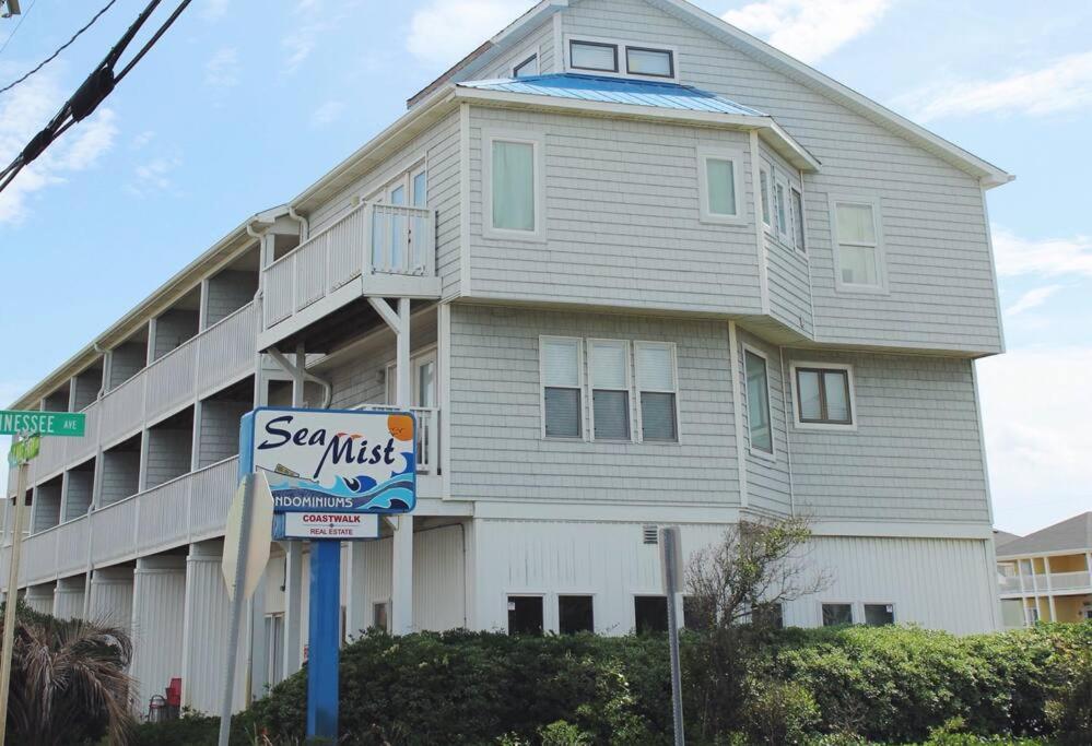 Appartamento Kraken'S Den * Oceanview * Steps To Ocean * Pool Carolina Beach Esterno foto