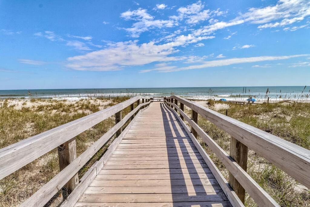 Appartamento Kraken'S Den * Oceanview * Steps To Ocean * Pool Carolina Beach Esterno foto