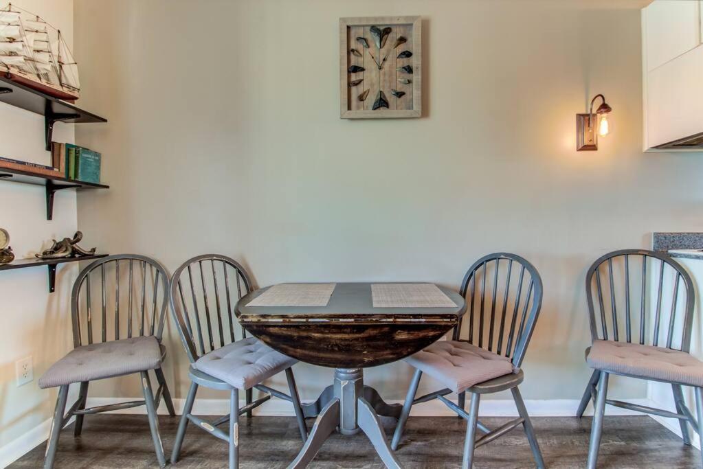 Appartamento Kraken'S Den * Oceanview * Steps To Ocean * Pool Carolina Beach Esterno foto
