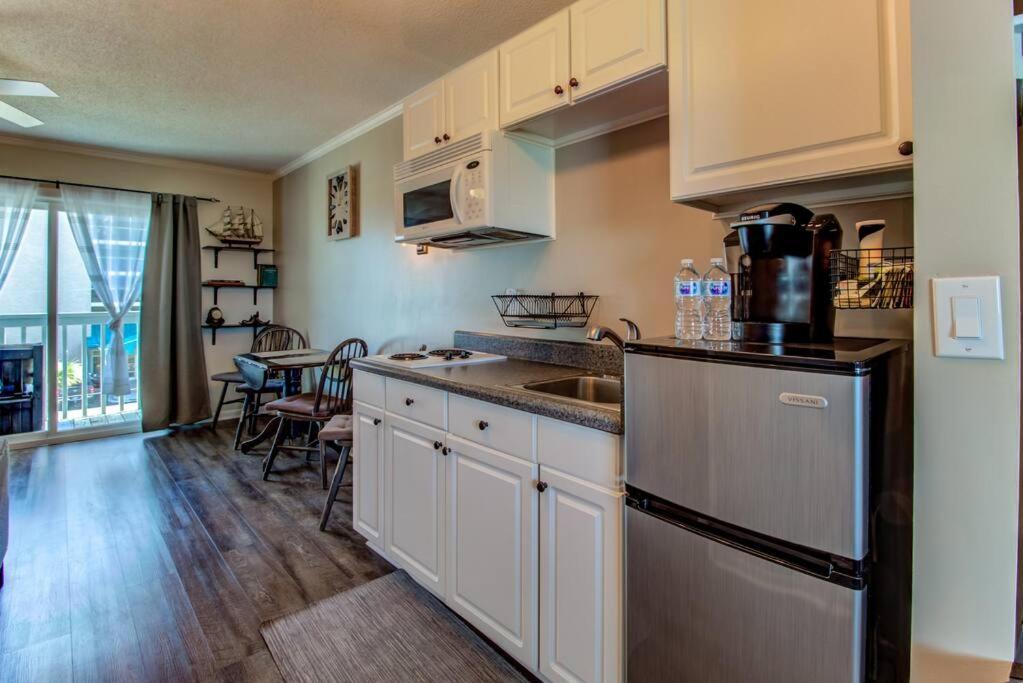 Appartamento Kraken'S Den * Oceanview * Steps To Ocean * Pool Carolina Beach Esterno foto