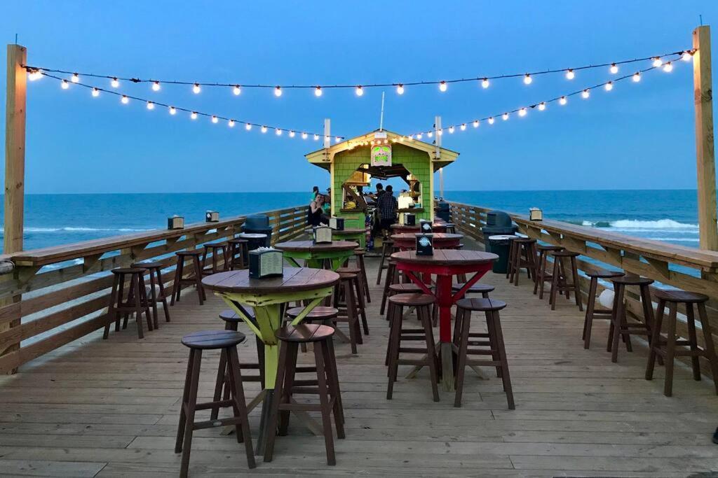 Appartamento Kraken'S Den * Oceanview * Steps To Ocean * Pool Carolina Beach Esterno foto