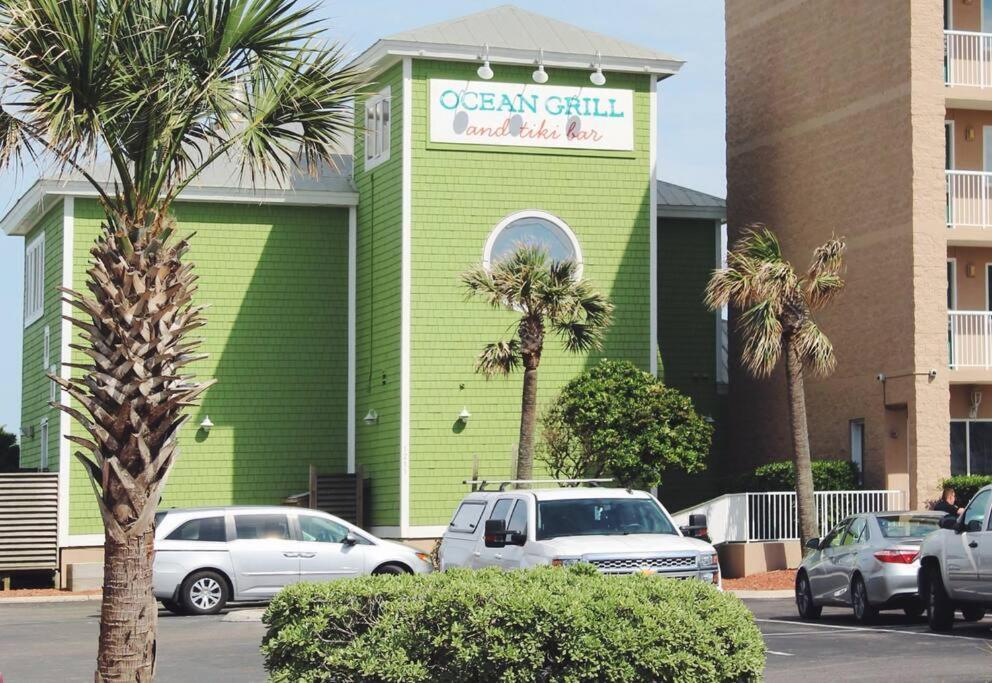 Appartamento Kraken'S Den * Oceanview * Steps To Ocean * Pool Carolina Beach Esterno foto